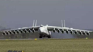 可惜世界最大飞机安-225就这么被毁了！