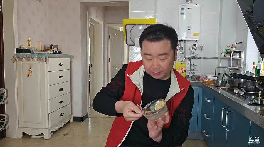 晚上夜游船