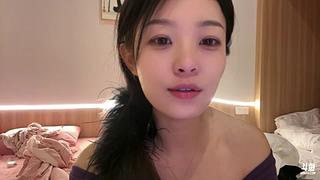 你就这样出现 不经意间