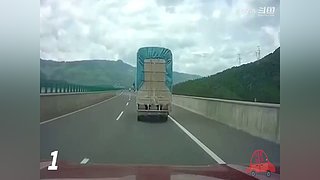 车祸现场——都是贪快惹的祸