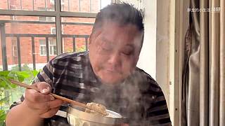 全网最嚣张吃法 隔着屏幕流口水
