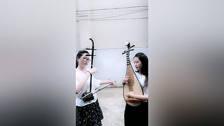 北大小姐姐弹琴讲课
