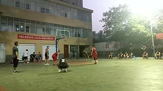 组队打不过专业车队，单排遇不到传球队友