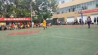 组队打不过专业车队，单排遇不到传球队友