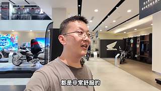 摸摸爱摩托的直播间