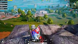 冒着风险捡空投吃鸡