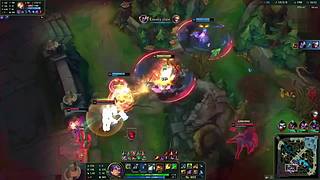 站在峡谷之巅的男人