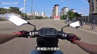 摸摸爱摩托的直播间