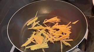 浙江遂昌美食——炒黄未馃