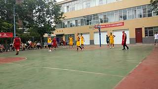 组队打不过专业车队，单排遇不到传球队友