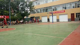 组队打不过专业车队，单排遇不到传球队友