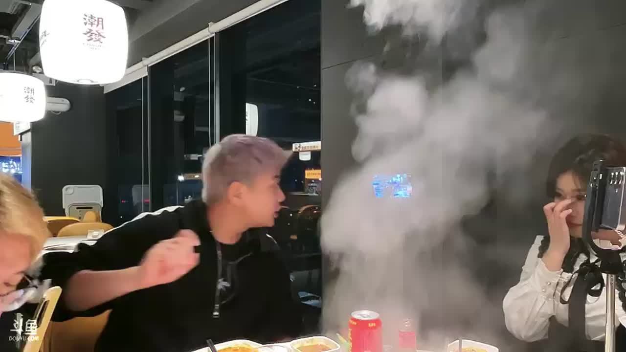 钮祜禄月牙参加团建