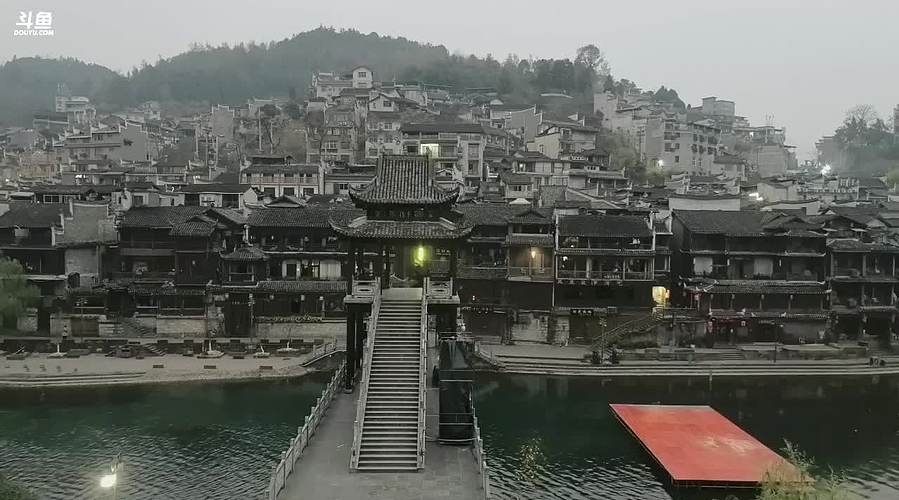 给大家看看苗寨的早晨