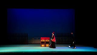 欣赏戏曲的房间