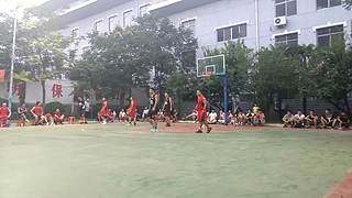 组队打不过专业车队，单排遇不到传球队友