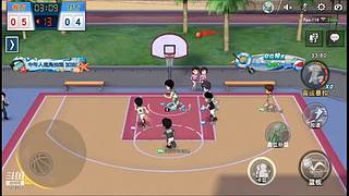 中年人弧顶发牌的直播间