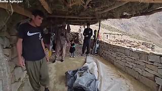 荒凉贫瘠的土地开辟一块菜地