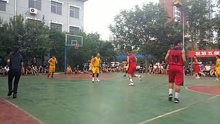 组队打不过专业车队，单排遇不到传球队友