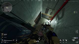 舒服窝在沙发里