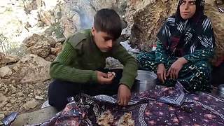 为了生存冒着生命危险游走于悬崖边缘