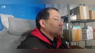 侍儿扶起娇无力,始是新承恩泽时.