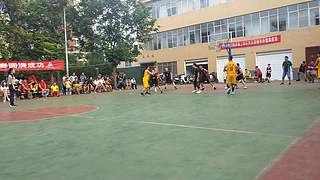 组队打不过专业车队，单排遇不到传球队友