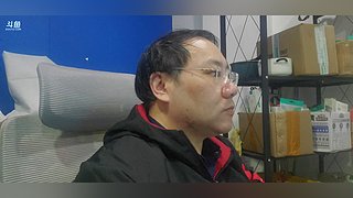 云鬓花颜金步摇,芙蓉帐暖度春宵.