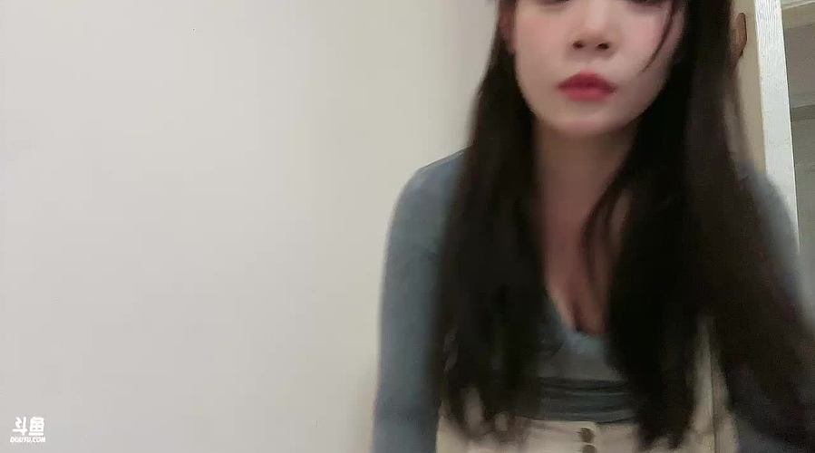 村里跳舞那个女孩