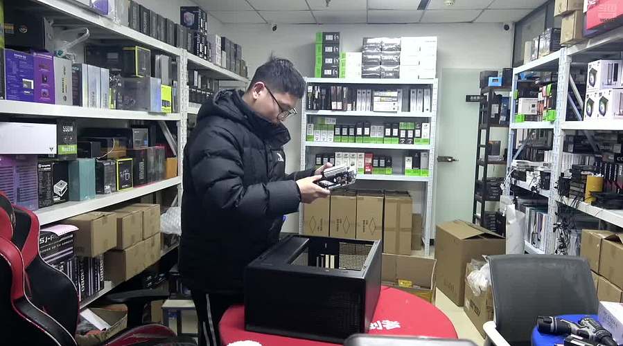 郑州创D：年货节电脑活动进行中....