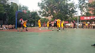 组队打不过专业车队，单排遇不到传球队友