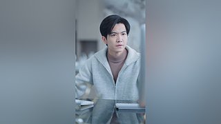 也应似旧，盈盈秋水，淡淡春山。