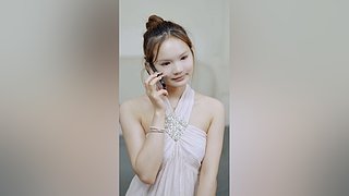 也应似旧，盈盈秋水，淡淡春山。