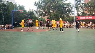 组队打不过专业车队，单排遇不到传球队友