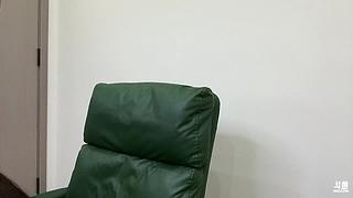 村里跳舞那个女孩