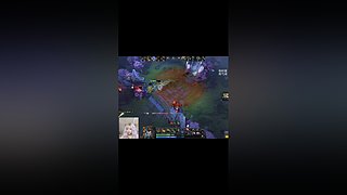 很用心打DOTA的妹子哦