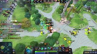 很用心打DOTA的妹子哦