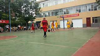 组队打不过专业车队，单排遇不到传球队友