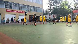 组队打不过专业车队，单排遇不到传球队友