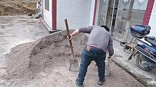 初八开门红，鸿运照当头。愿你八方来财！