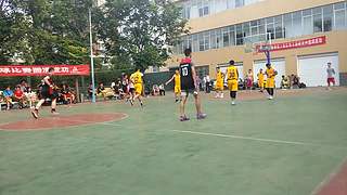 组队打不过专业车队，单排遇不到传球队友