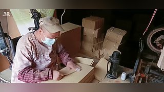 重度残疾，努力供小孩读书！