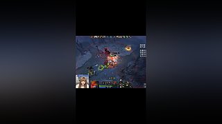 很用心打DOTA的妹子哦