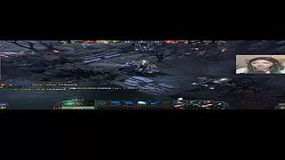 很用心打DOTA的妹子哦