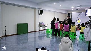 快乐星球的交换生，带着彩虹能量来地球实习