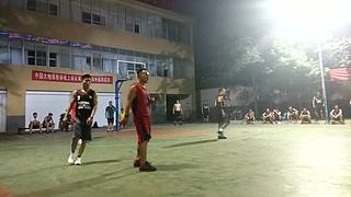 组队打不过专业车队，单排遇不到传球队友