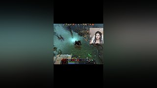 很用心打DOTA的妹子哦