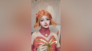 很用心打DOTA的妹子哦