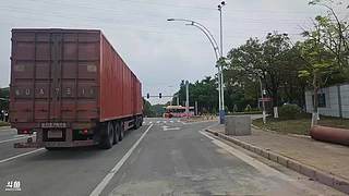 34岁男孩的床车生活