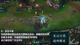 站在峡谷之巅的男人