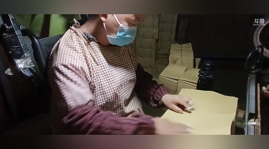 重度残疾，努力供小孩读书！